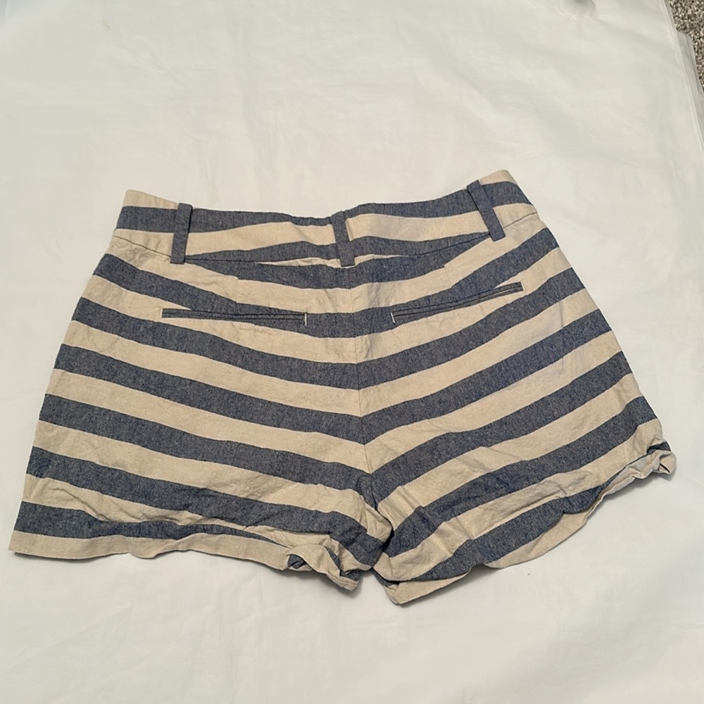 Ann Taylor Women’s Striped Shorts Size 6 - Picture 2 of 4